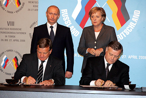 Putin e Merkel se encontram em Tomsk, 2006 / Kremlin