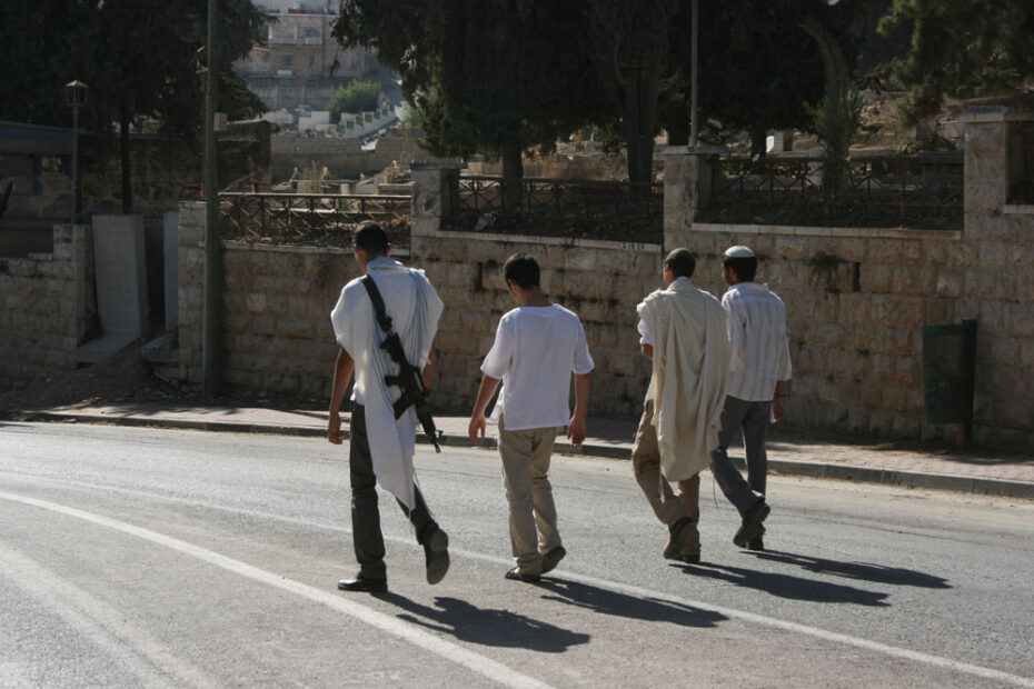 Colonos em Hebron, Palestina - ISM Palestine / Wikimedia Commons